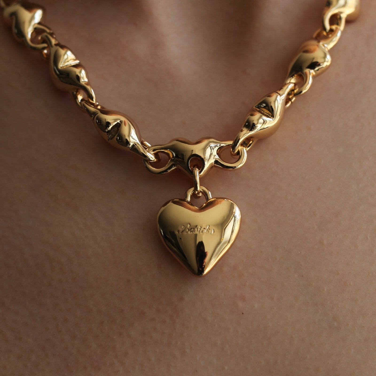 【残りわずか】Heart Dropped Chain Necklace(GOLD)