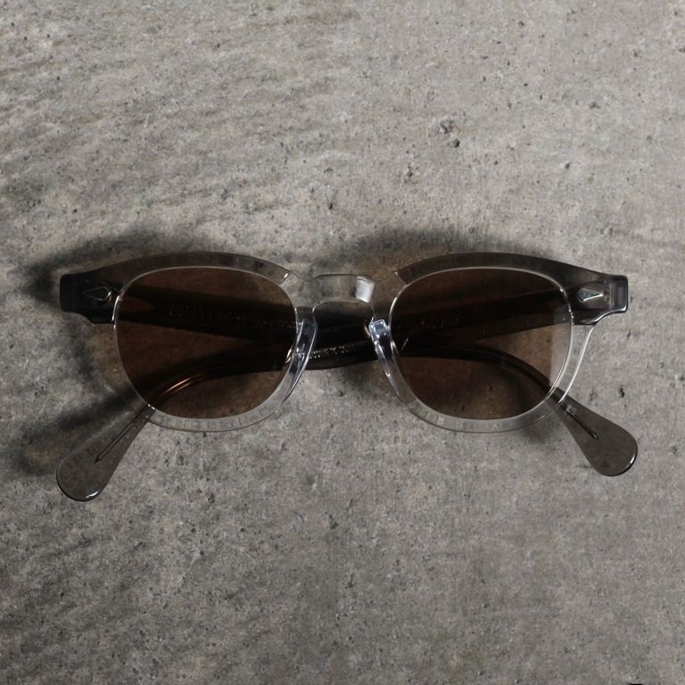 レンズ : DARK BROWN