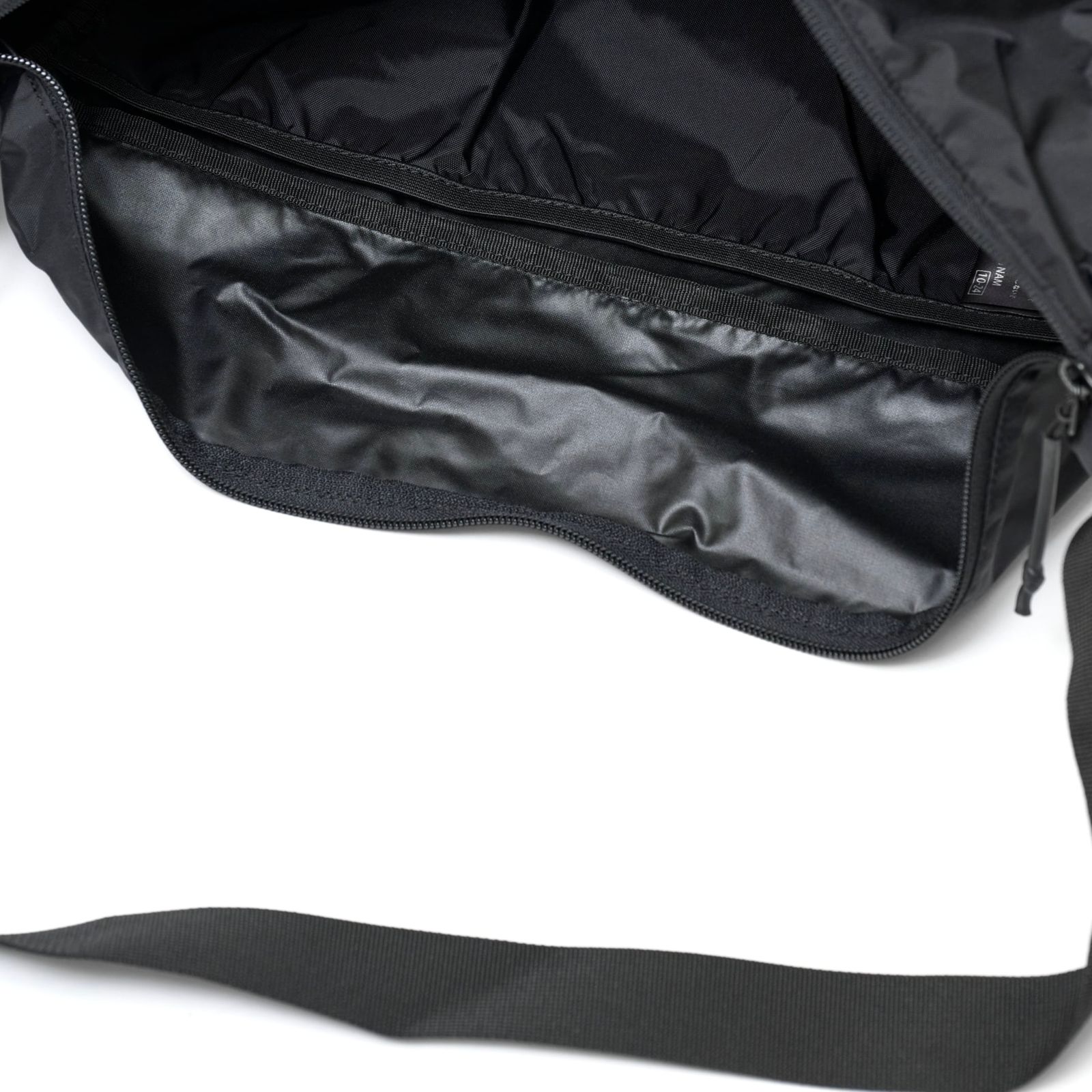 【再販売通知受付可能】3 Pockets Shoulder Bag