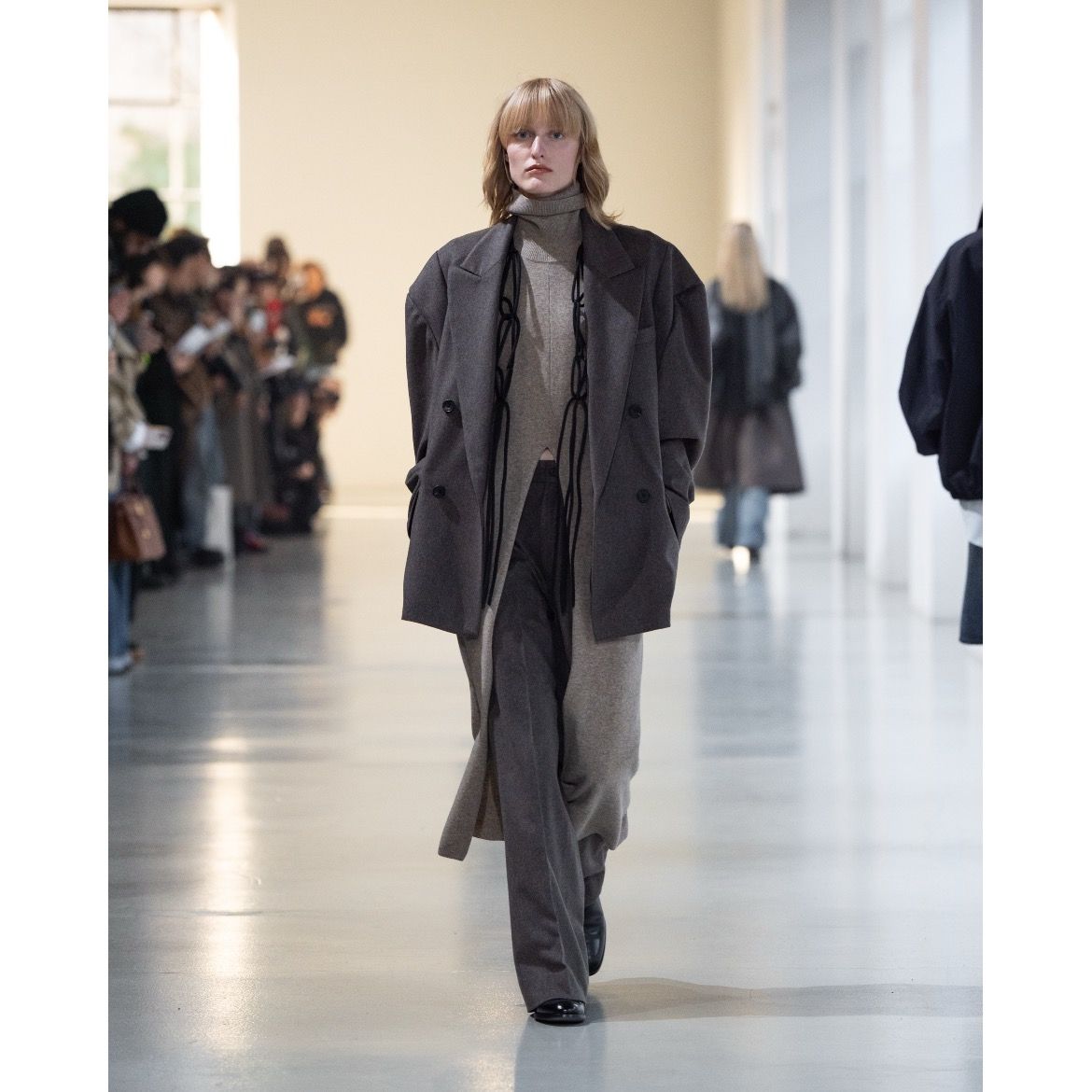 【残り一点】Wool Doeskin Deformed Shoulder Jacket