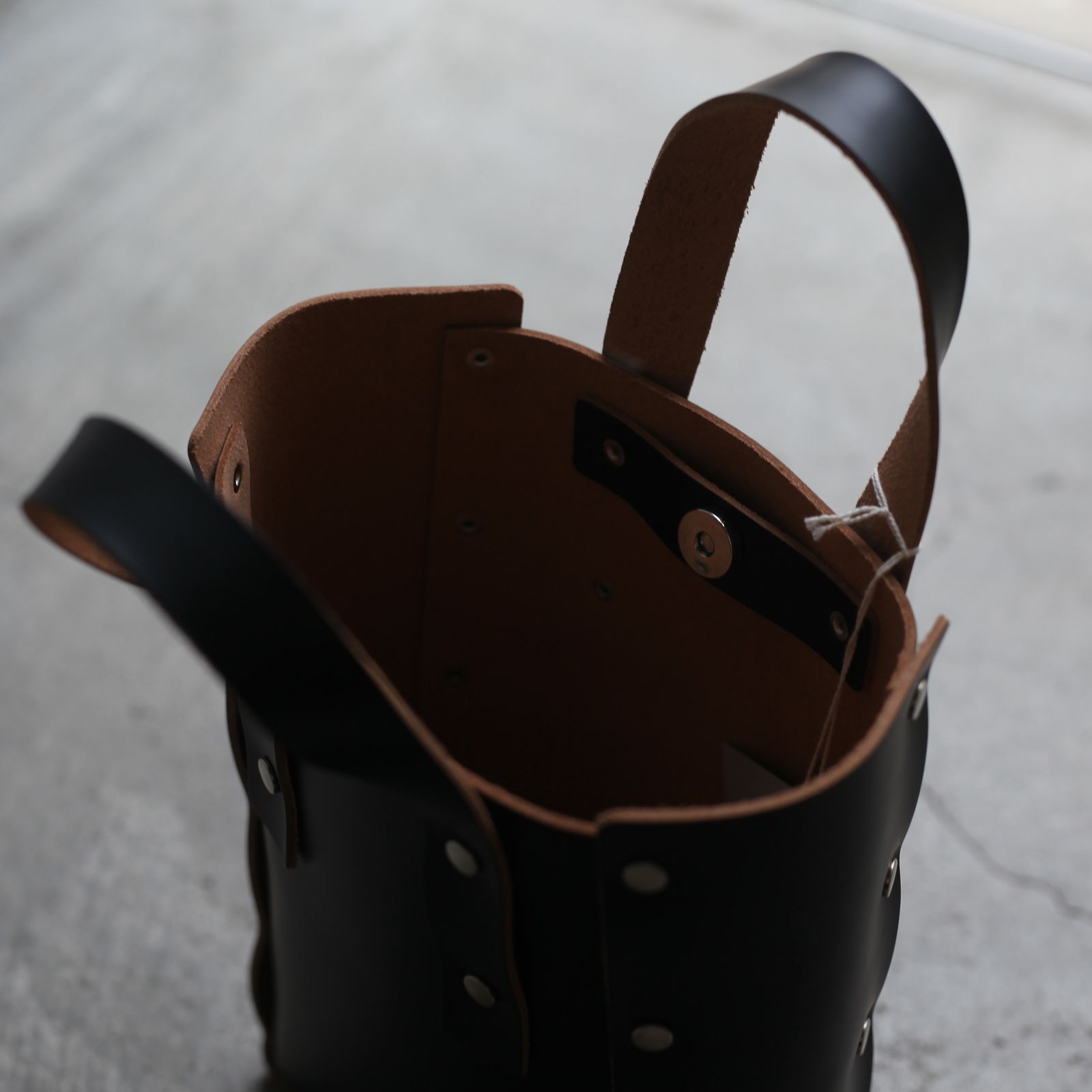 【次回入荷9月下旬予定】Assemble Hand Bag Tall_S(BLACK)