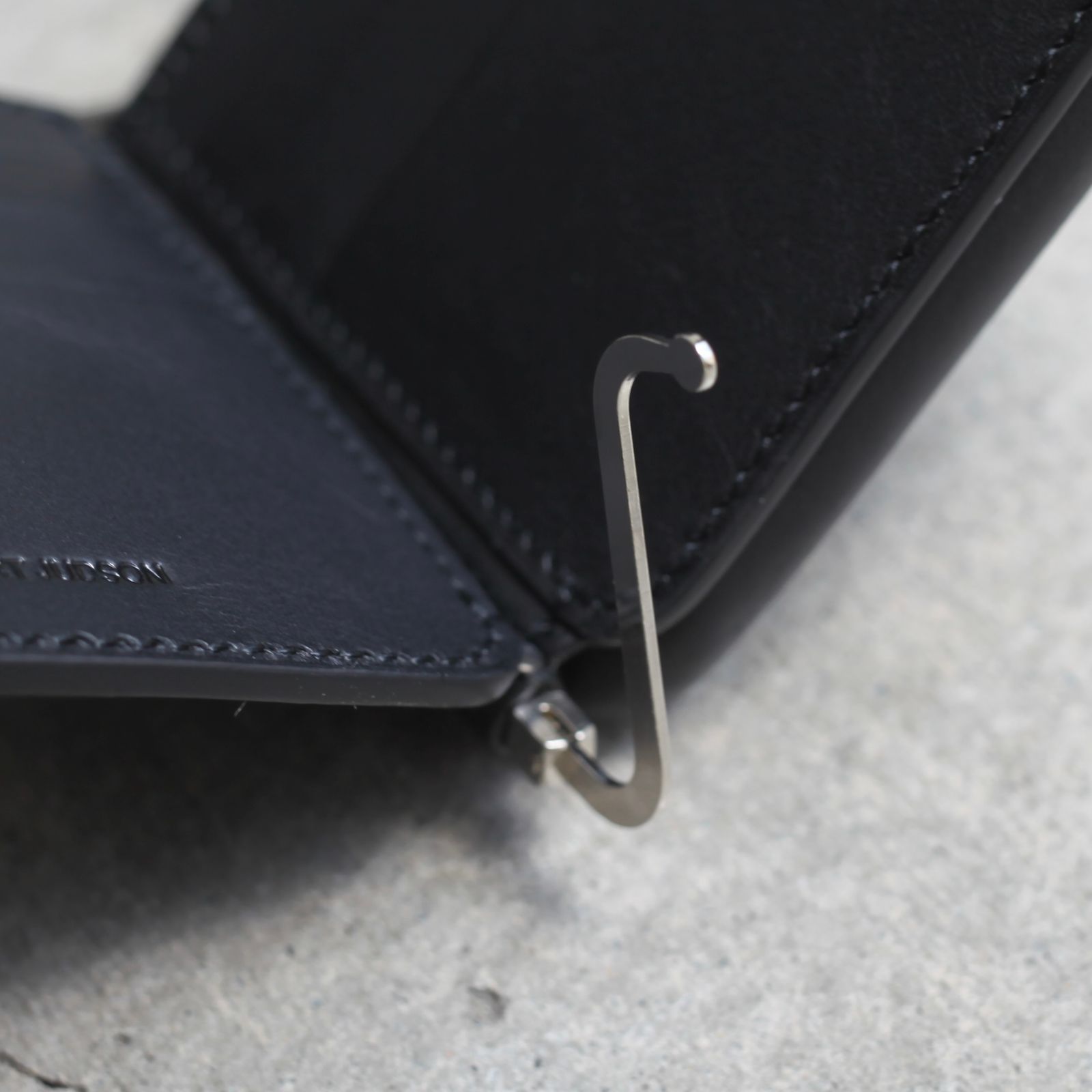 ARC - MOLDED MONEY CLIP WALLET / BLACK | ED ROBERT JUDSON