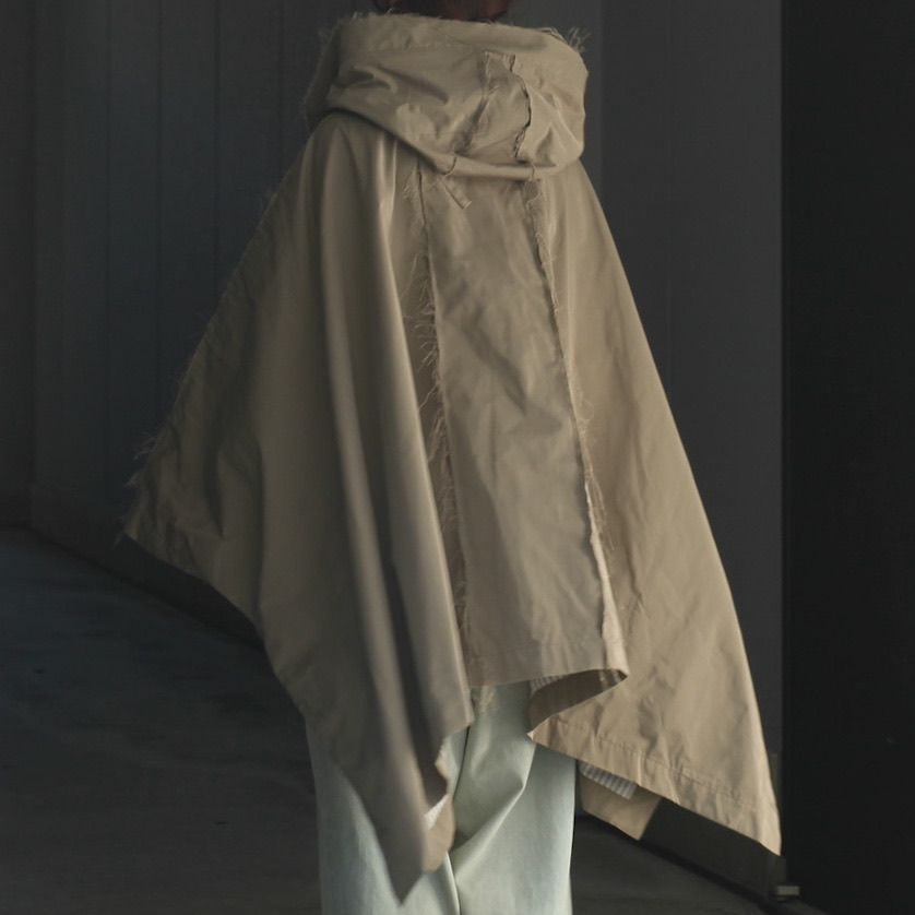 【残り一点】ポリエステルギャバジンフーデッドポンチョ