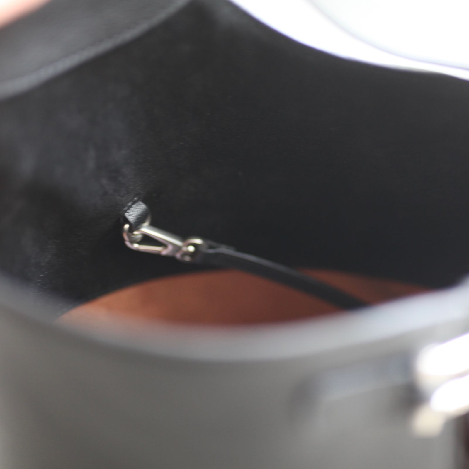 【残り一点】 FOLDIE BUCKET(CALFSKIN)