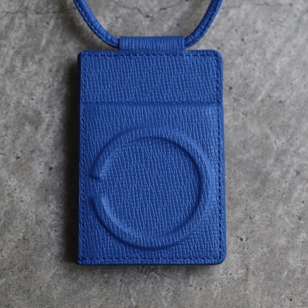 【残り一点】レザーストラップ付カードケース(LAPIS BLUE)