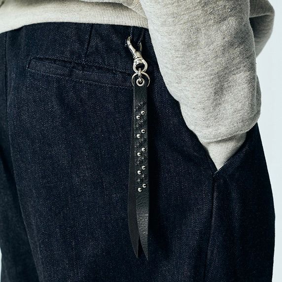 【残りわずか】Round & Pyramid Studs Leather Short Key Ring