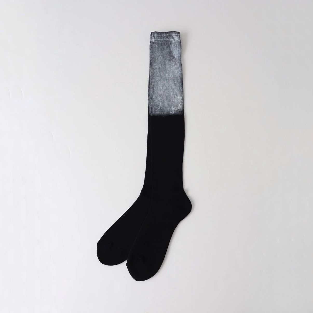 【残りわずか】Snowy Socks with Anonymous Ism