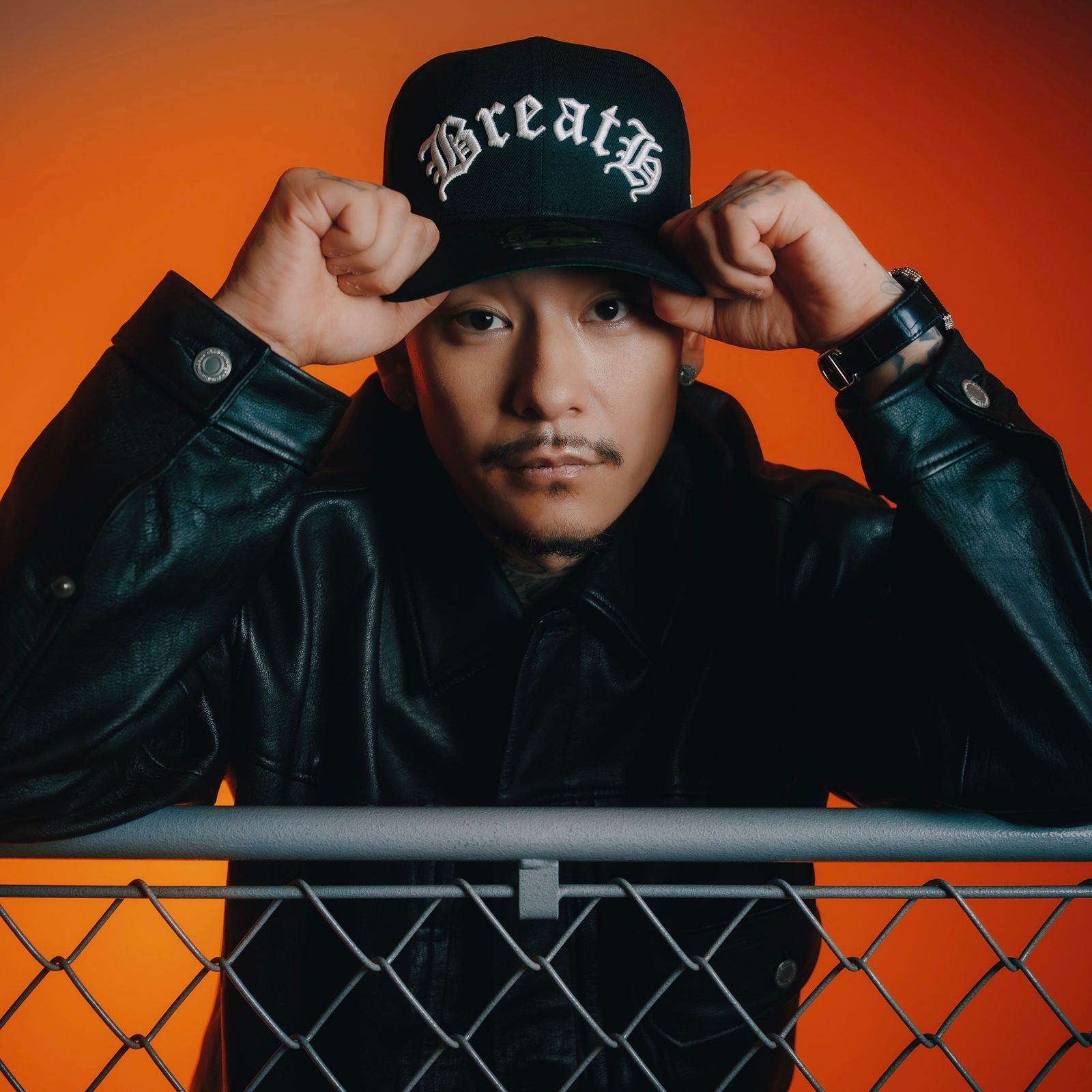 swoosh-BREATH×FMCD オールドイングリッシュロゴ ボンバー BREATH × NEW ERA ブレス × ニューエラ SS25 OLD ENGLISH LOGO