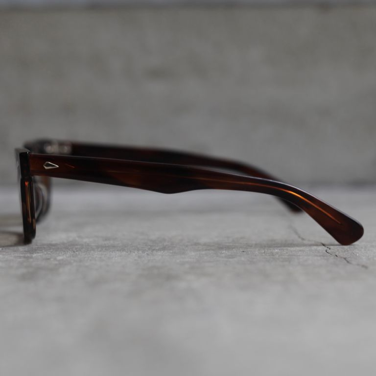 レンズ : RIGHT BROWN