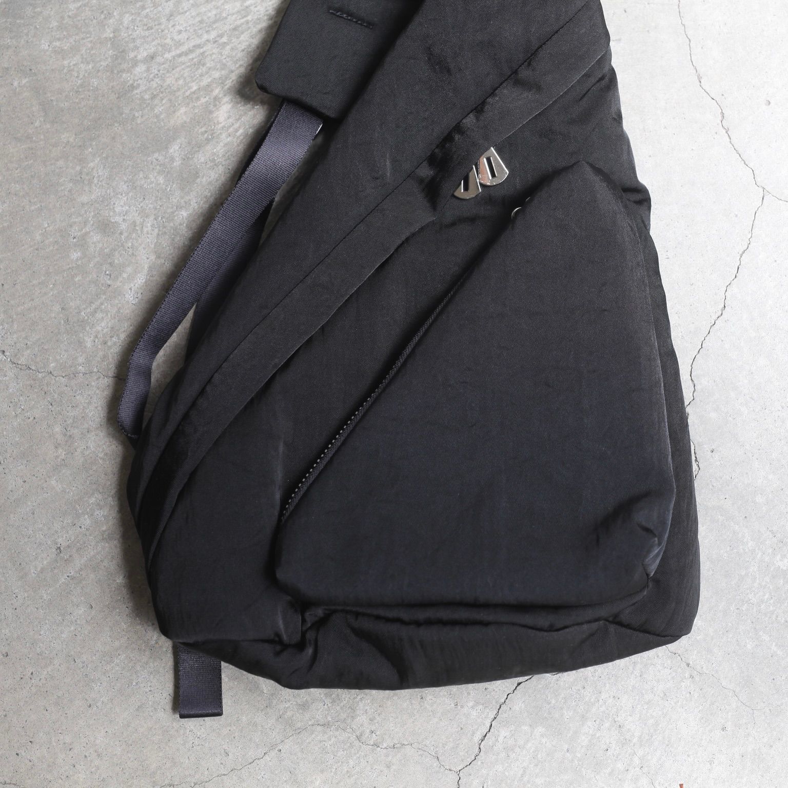 【残り一点】Annie Puffer Sling Bag(CERATO BRIGHT)
