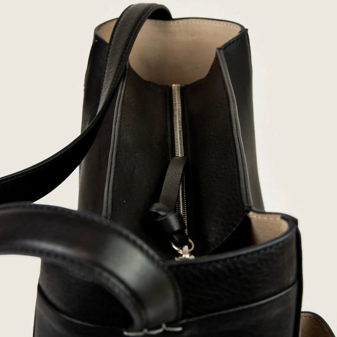 【再販売通知受付可能】Nasch Bag L