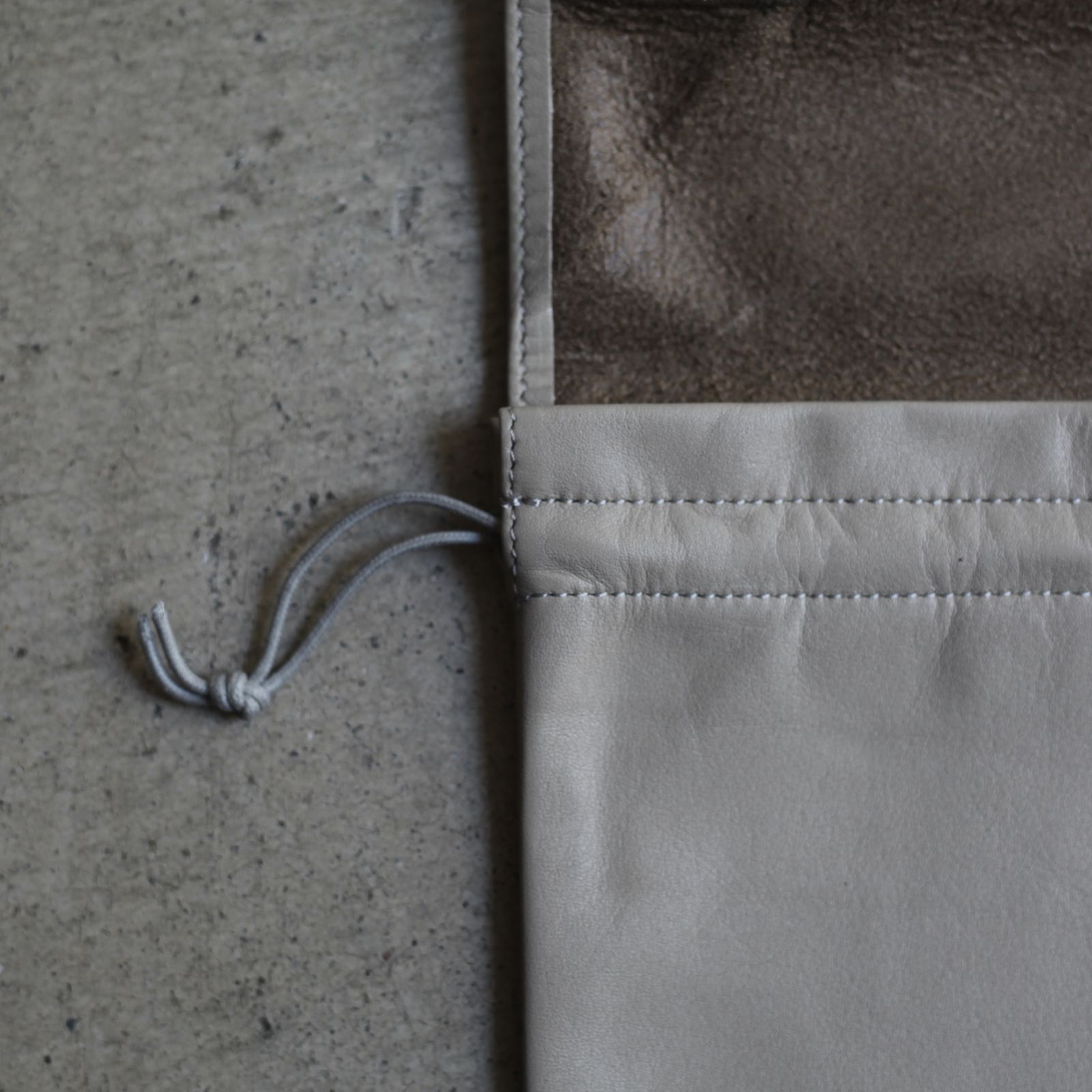 【残りわずか】Cow Red Cross Bag Big(OAK)