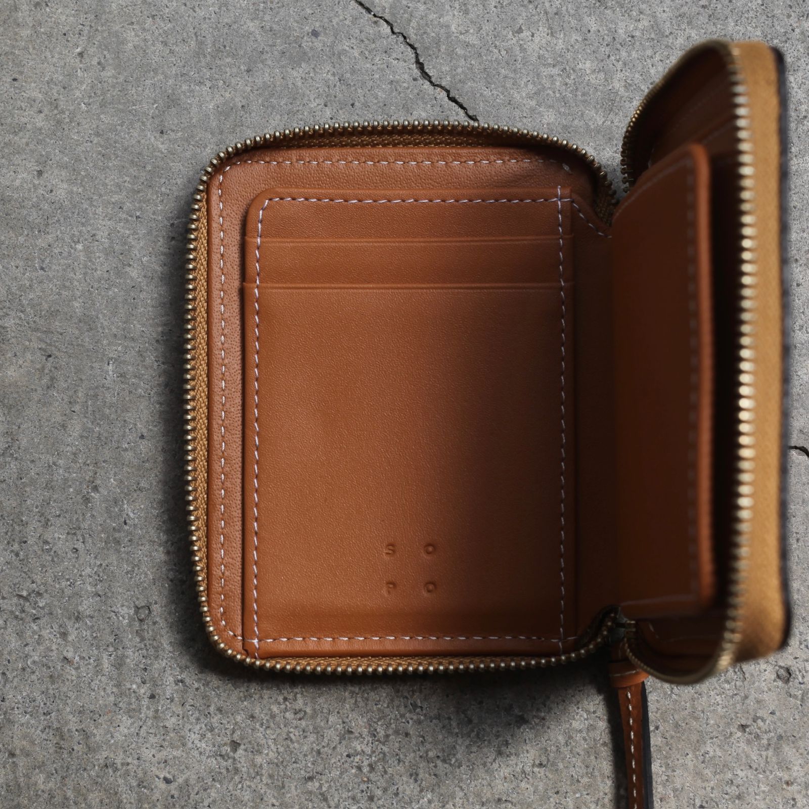【残り一点】Round Zip Purse(DEG/ZE)