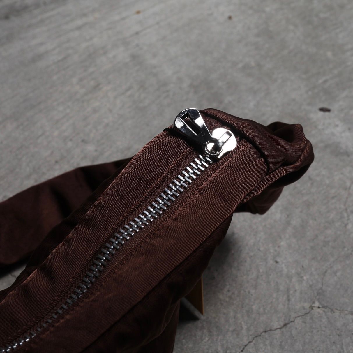 【再販売通知受付可能】Annie Puffer Mini Moon Bag(CERATO BRIGHT)