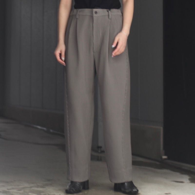 【残り一点】Gradation Pleats Twist Seam Wide Trousers