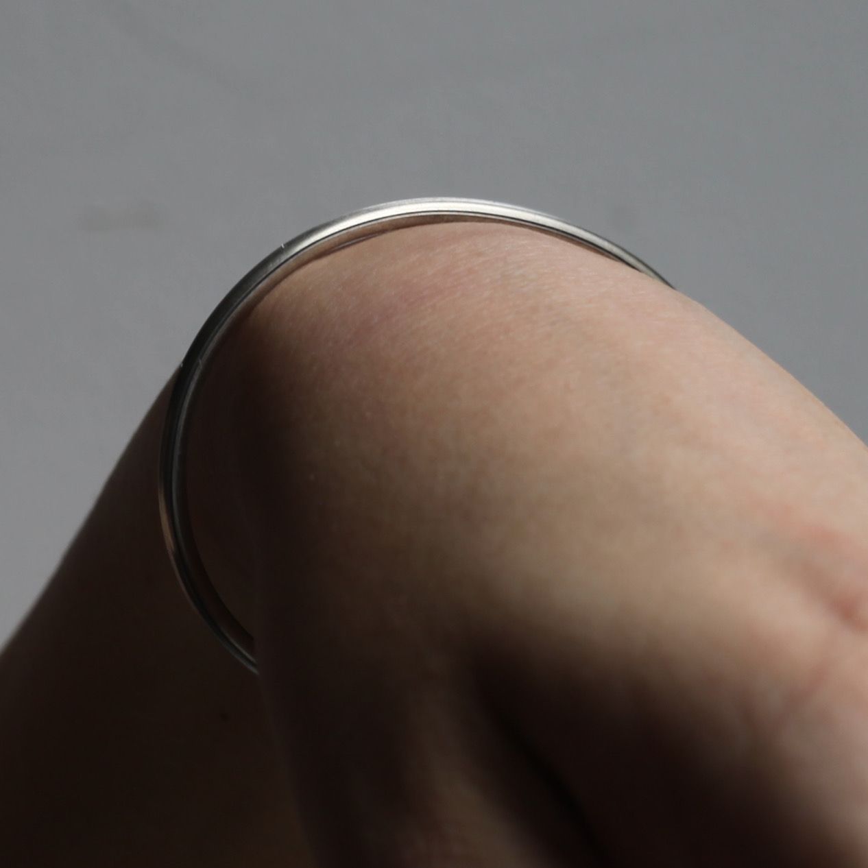 【再販売通知受付可能】Bangle Side Hook Groove