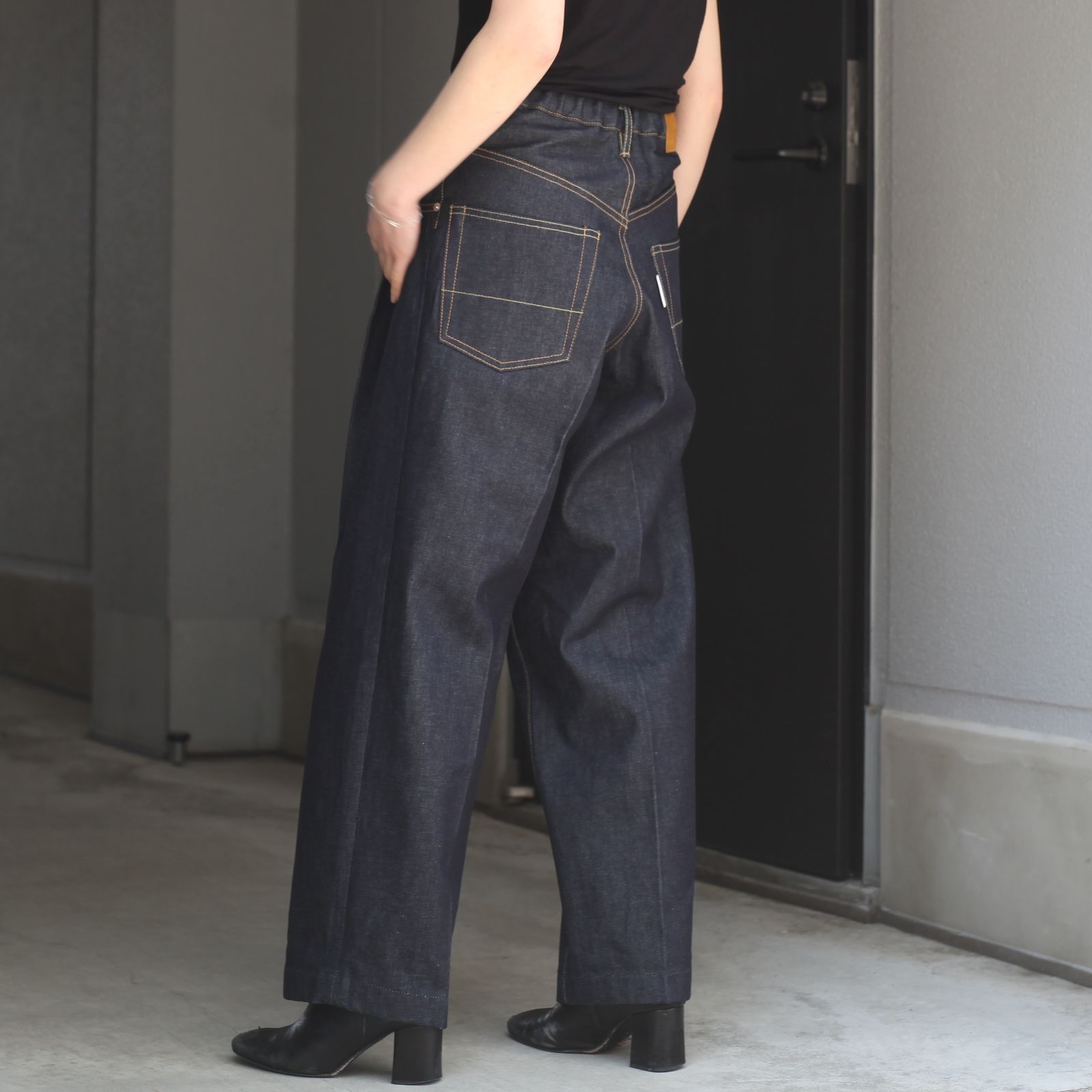 サイズ44となりますNEONSIGNネオンサイン/WIDE DENIM SLACKS “RIGID”