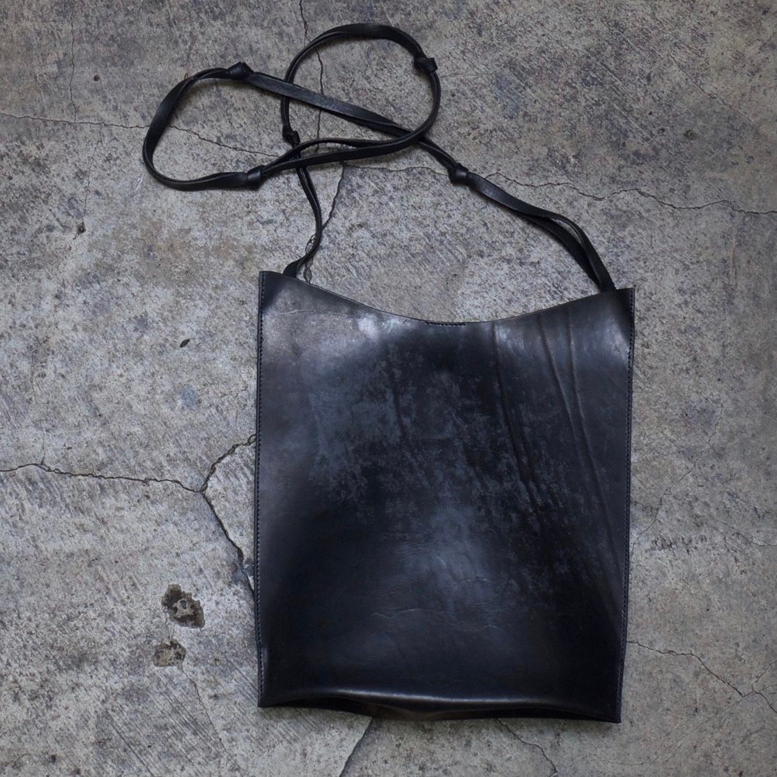 【お取り寄せ注文可能】Tangled Strap Shoulder Bag