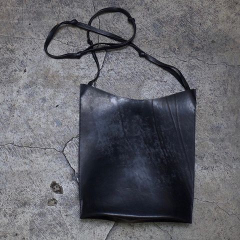 【お取り寄せ注文可能】Tangled Strap Shoulder Bag
