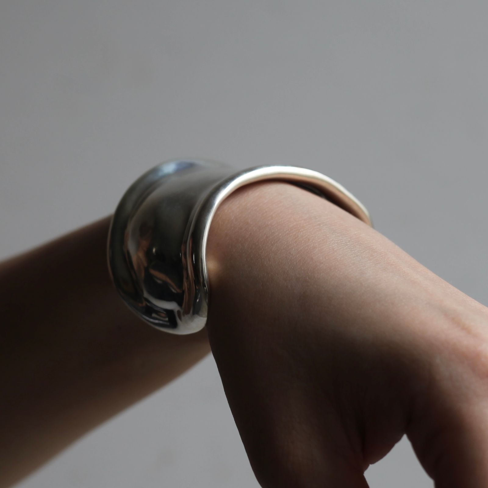 【お取り寄せ注文可能】Chopin Right Finger Armor Bangle(WHITE)