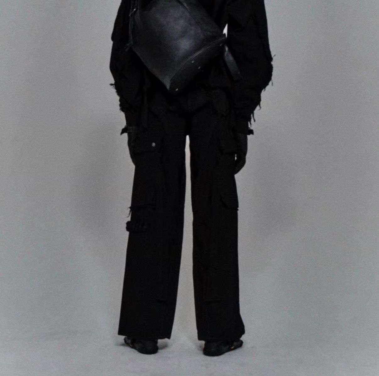 【残りわずか】Slash Seam Twist Cargo Jeans(AFTER BLACK)