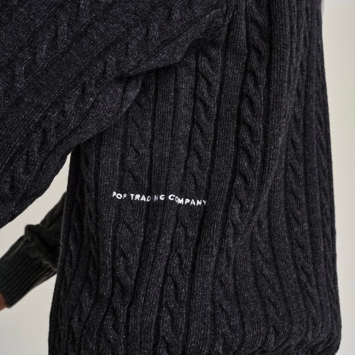 Pop Trading Company - 【残り一点】Knitted Cable Cardigan