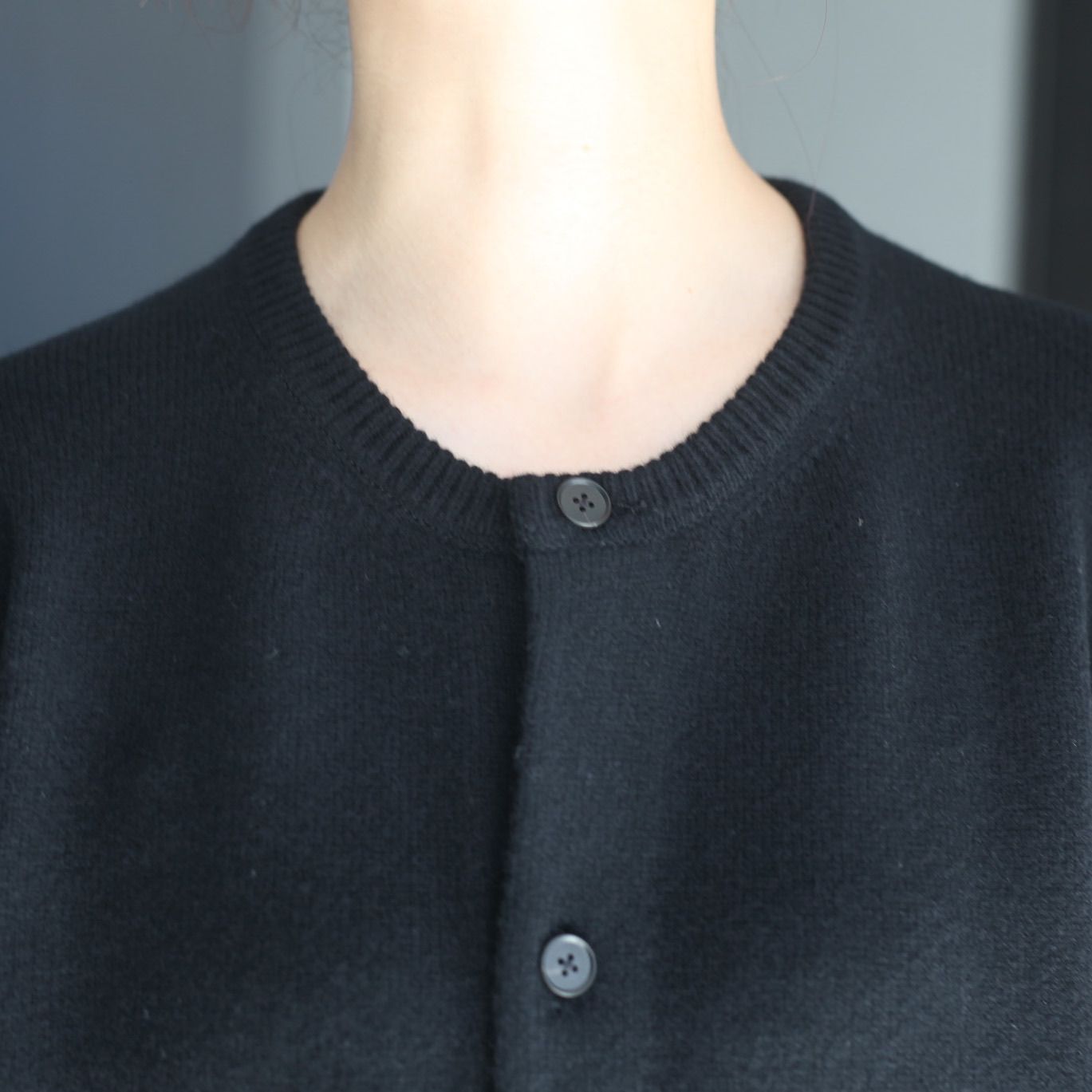 【残りわずか】Extra Fine Wool Knit Crew Neck Cardigan