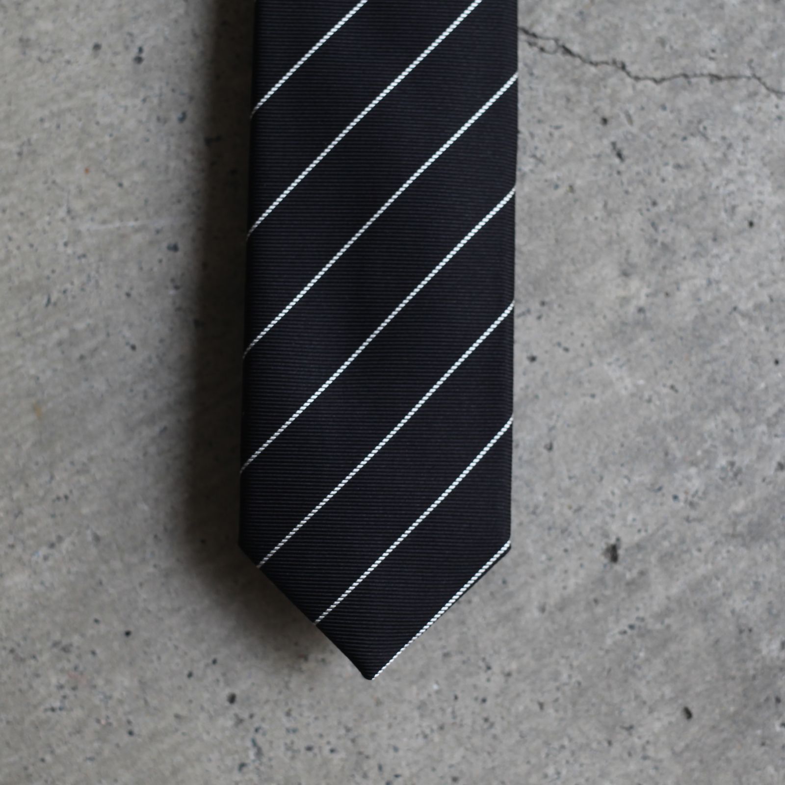 【残りわずか】Silk Stripe Tie(BLACK)