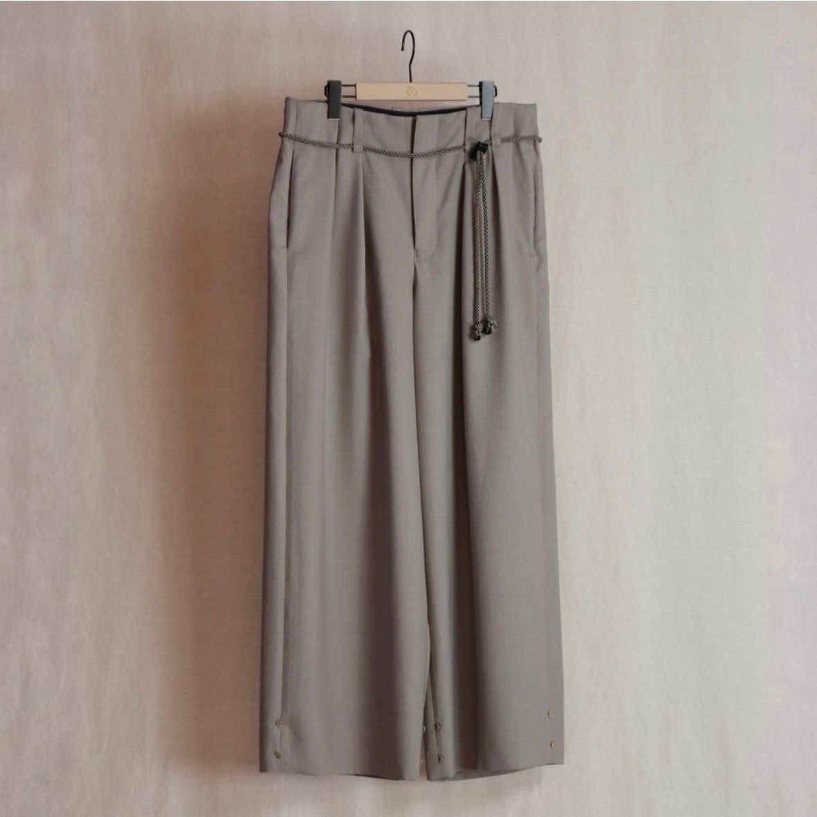 【残り一点】Squeeze Slacks