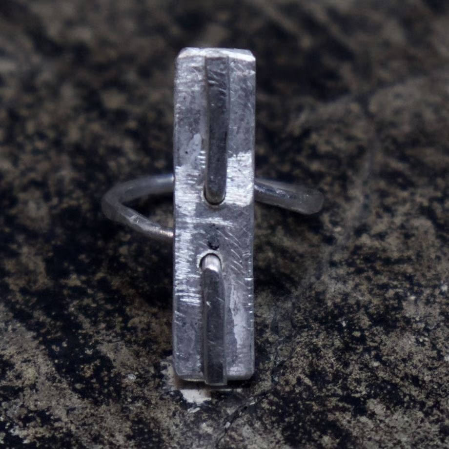 【お取り寄せ注文可能】U Shaped Pin Ring Square