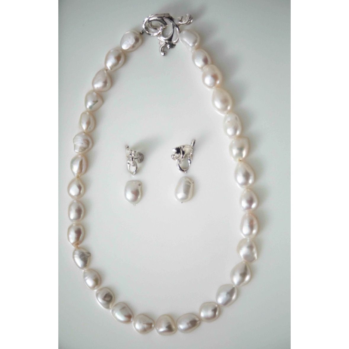 【お取り寄せ注文可能】Baroque Pearl Leaf Drop Earrings
