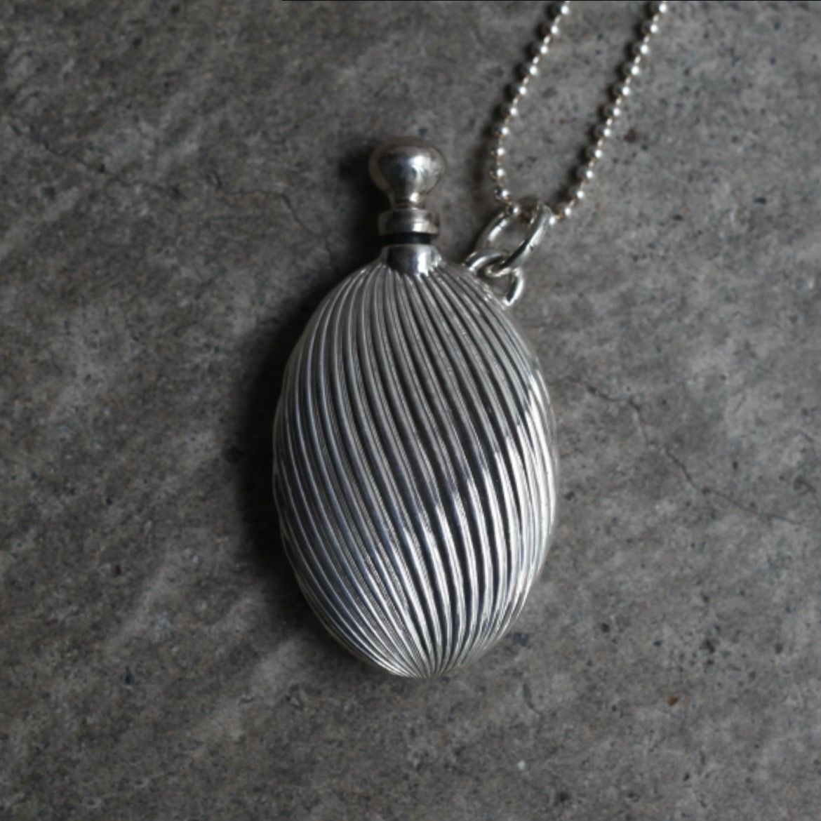 【残り一点】Victorian Perfume Bottle Necklace