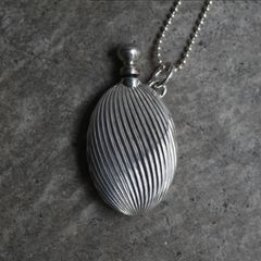 【残り一点】Victorian Perfume Bottle Necklace