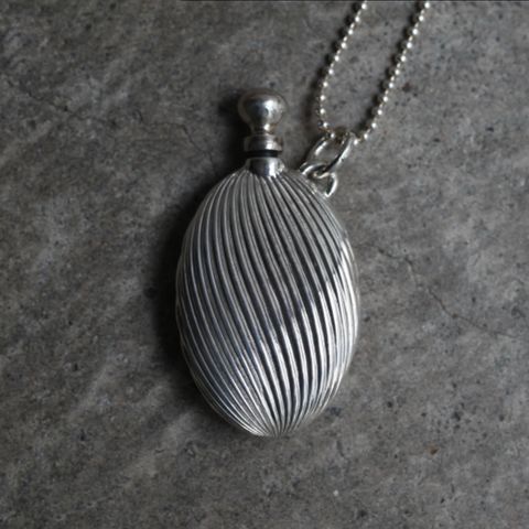 【残り一点】Victorian Perfume Bottle Necklace