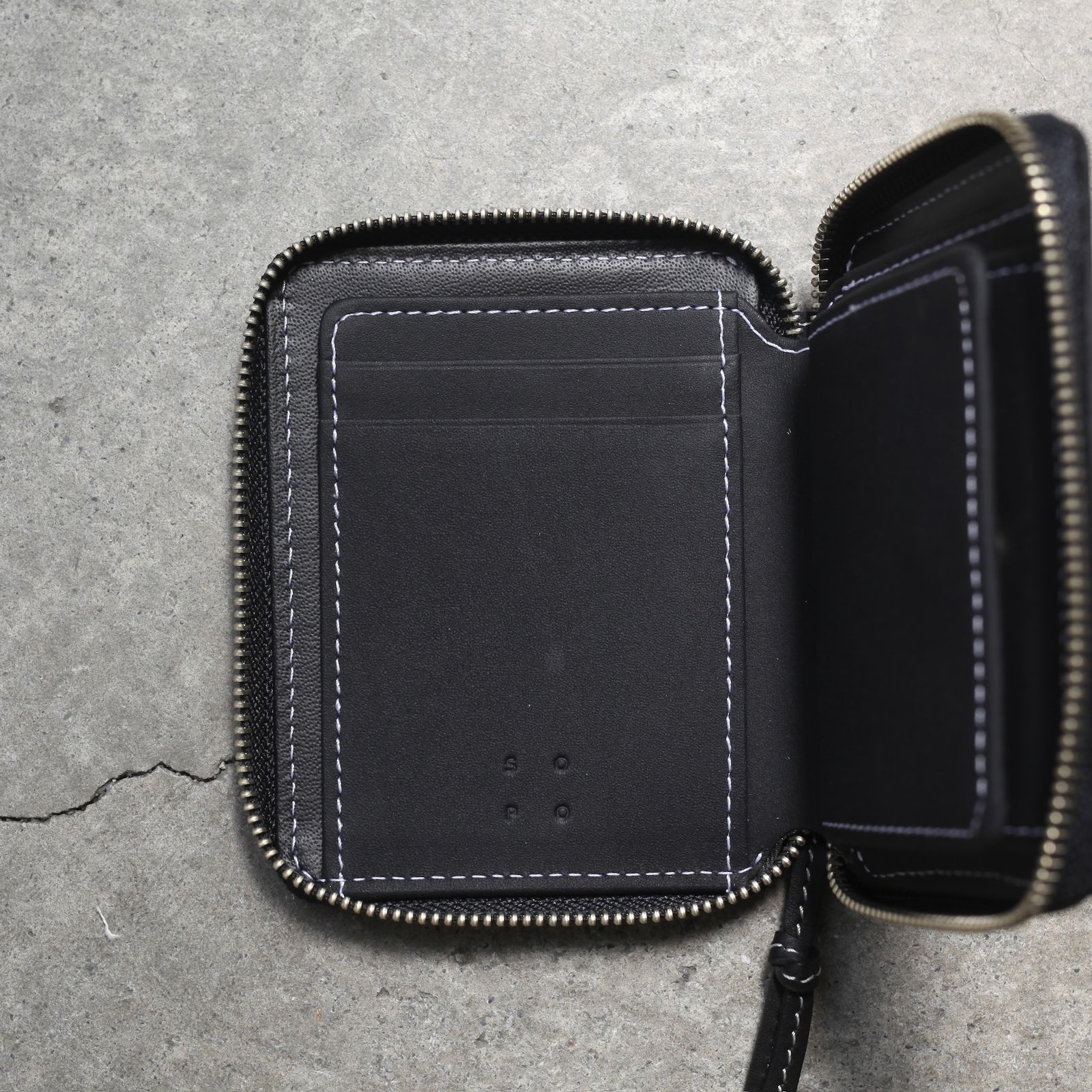 【残り一点】Round Zip Purse(DEG/ZE)