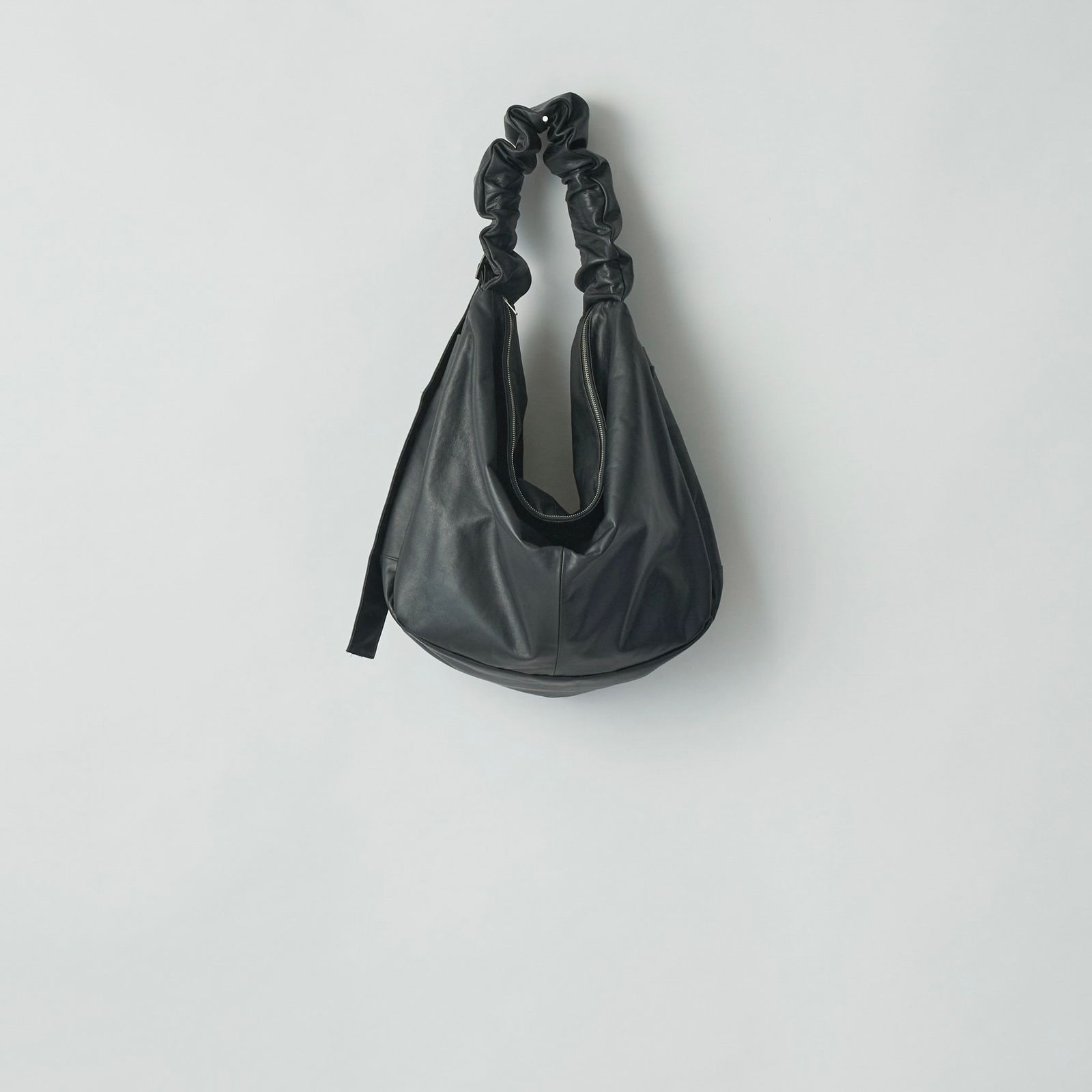 【残りわずか】Goat Leather Shirring Handle Shoulder Bag