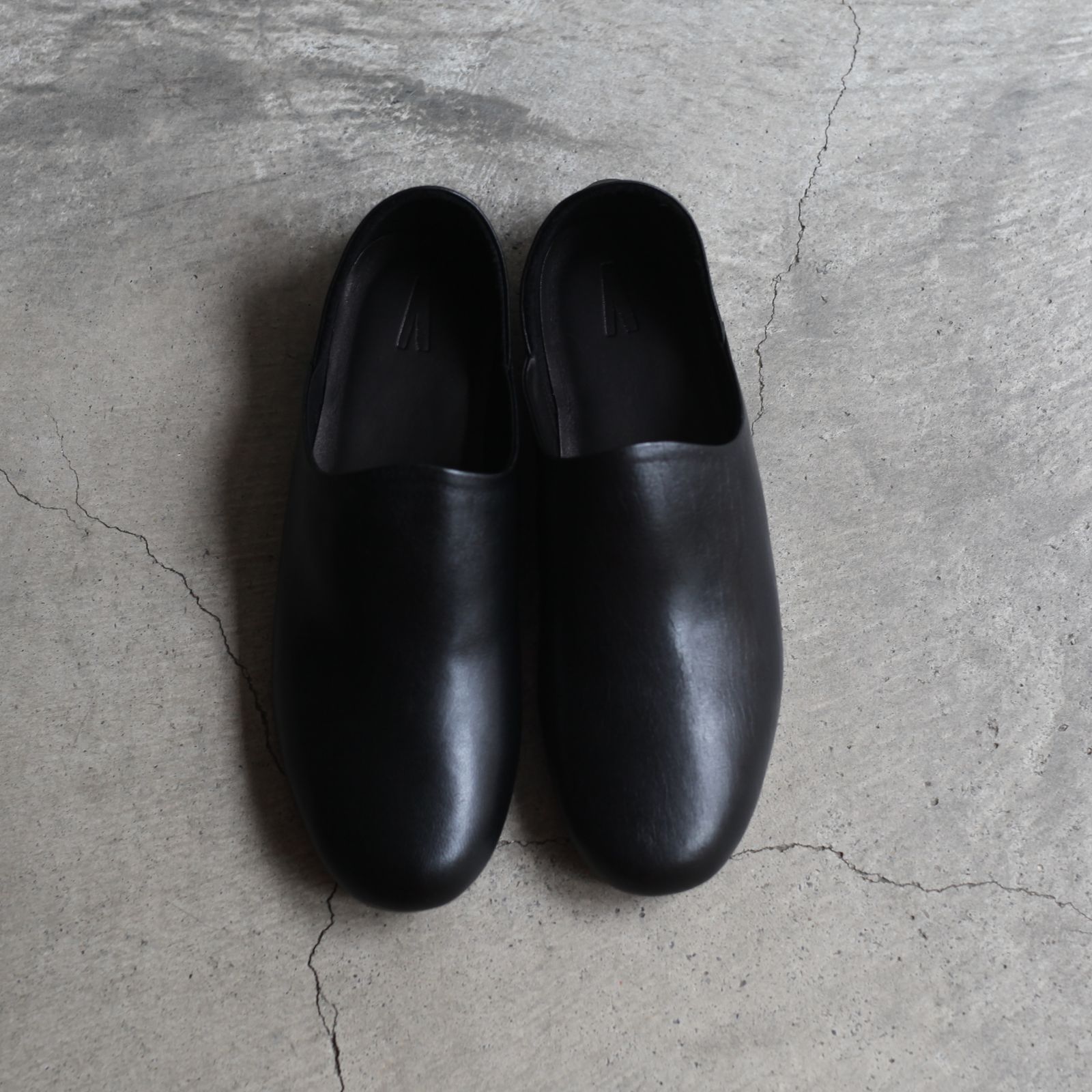 AUTTAA - 【残りわずか】Room Shoes Ⅱ (BLACK) | ACRMTSM ONLINE STORE