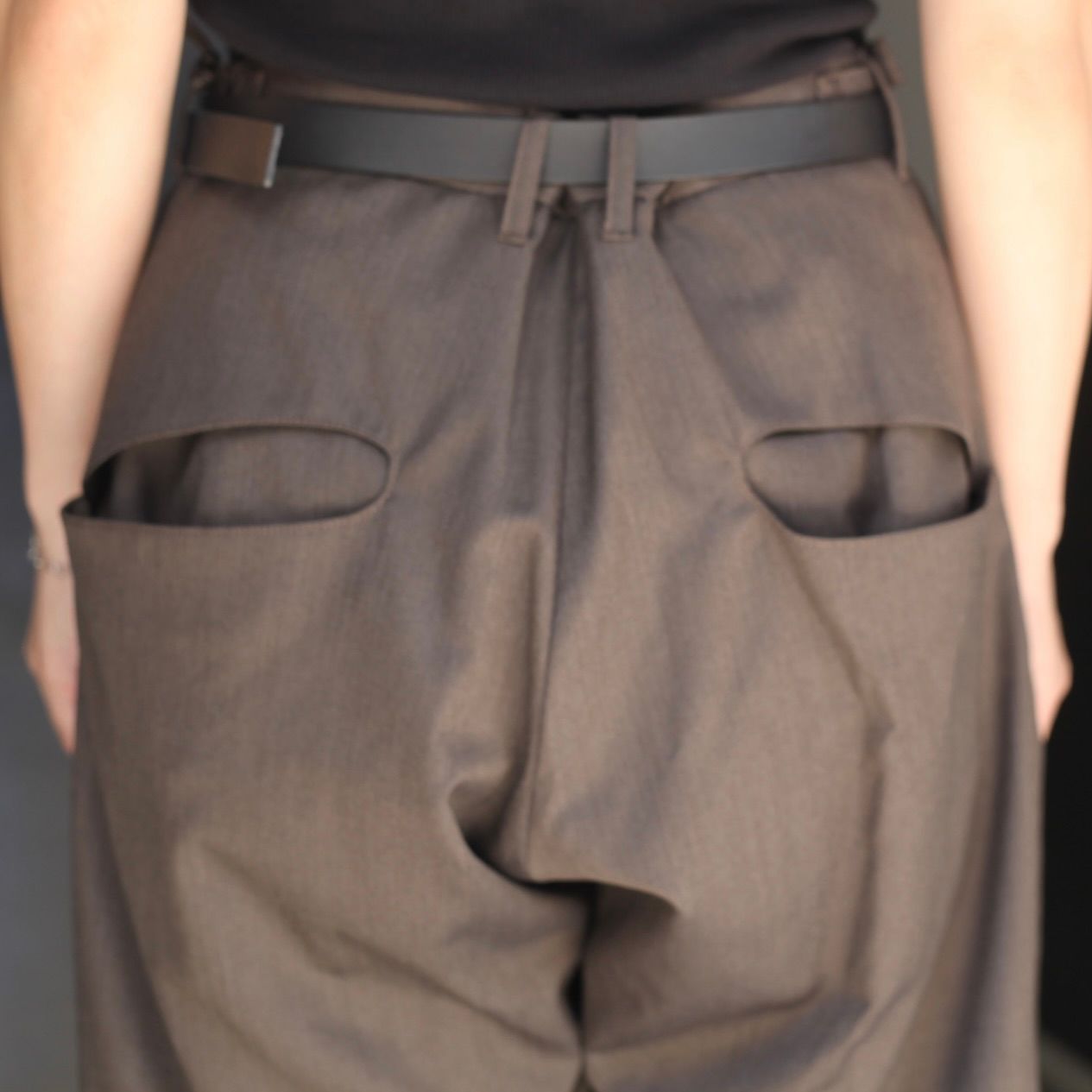 【残り一点】2Tucked Curved Leg Trousers