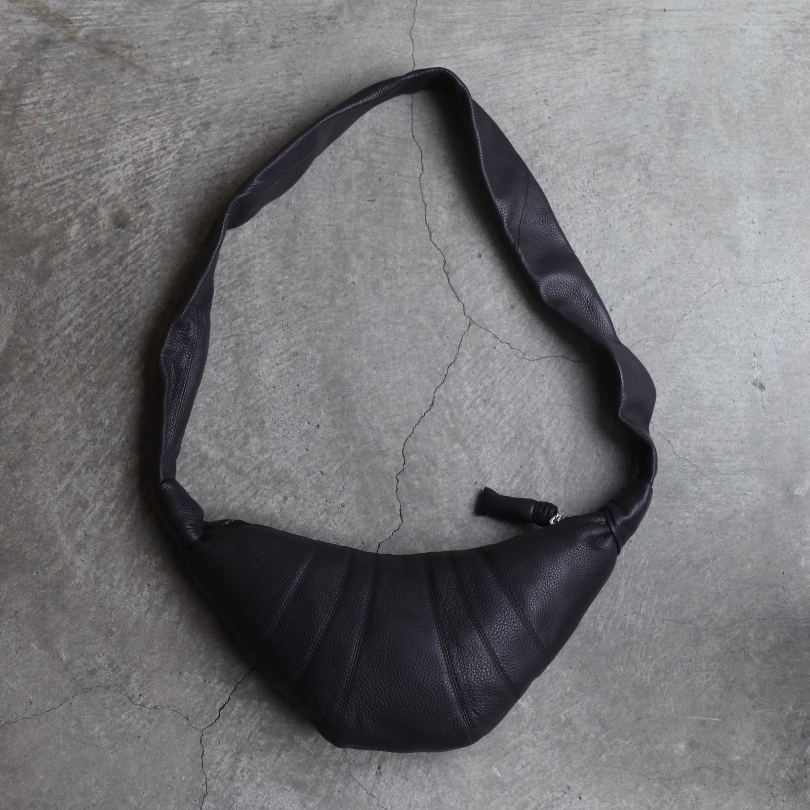 LEMAIRE - 【残り一点】Small Croissant Bag(COW LEATHER) | ACRMTSM ONLINE STORE