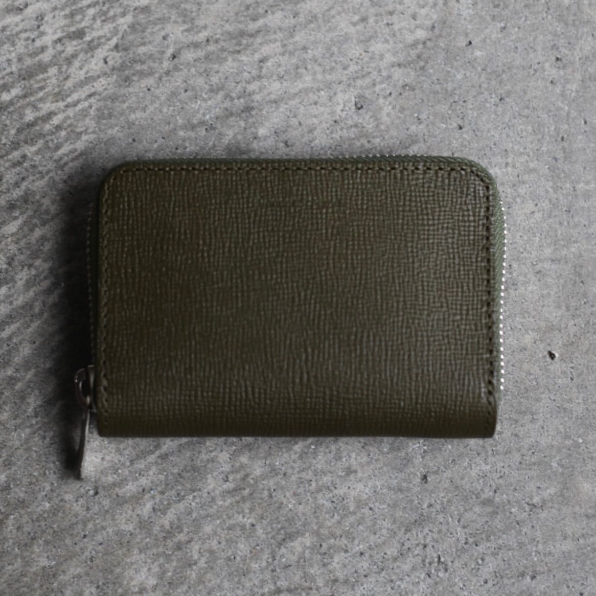 【残り一点】Round Zip Case(OLIVE)