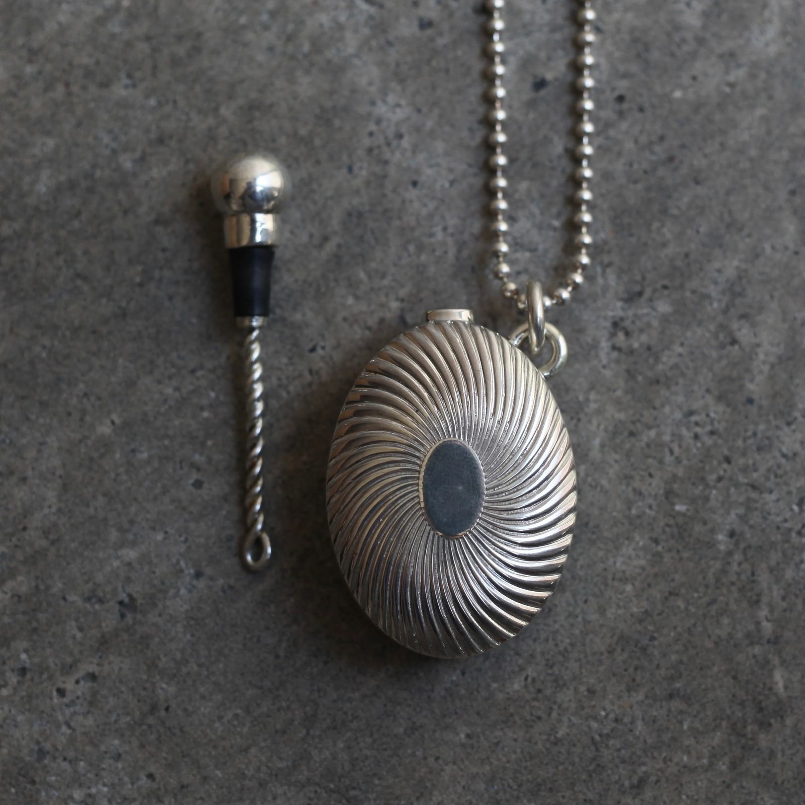 【残り一点】Victorian Perfume Bottle Necklace(SILVER)