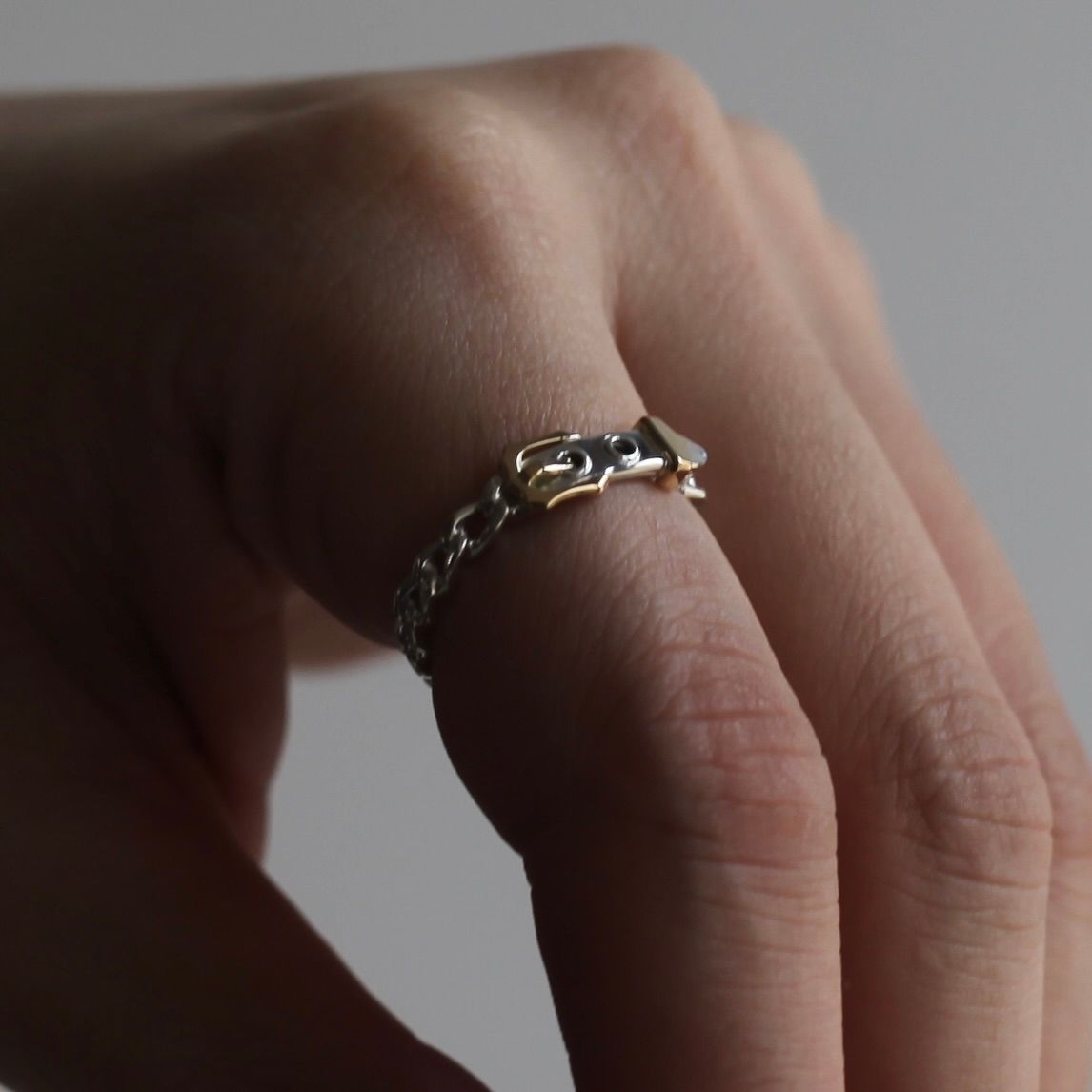【残り一点】Victorian Buckle Curb Chain Ring(18K POINT)