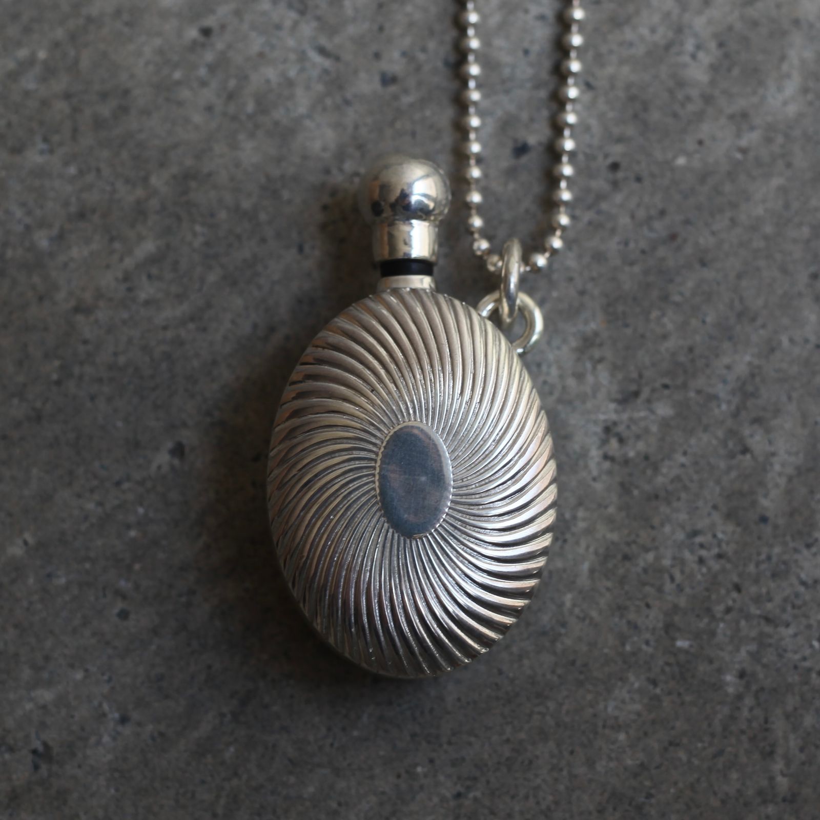 【残り一点】Victorian Perfume Bottle Necklace(SILVER)