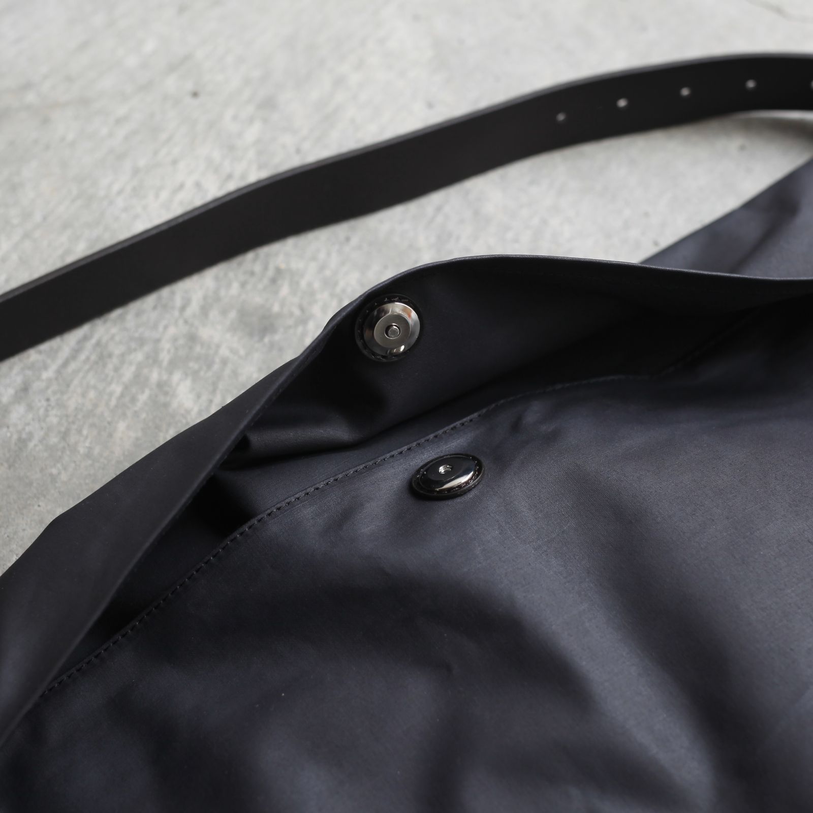 【残りわずか】Trench Pocket Medium Bag