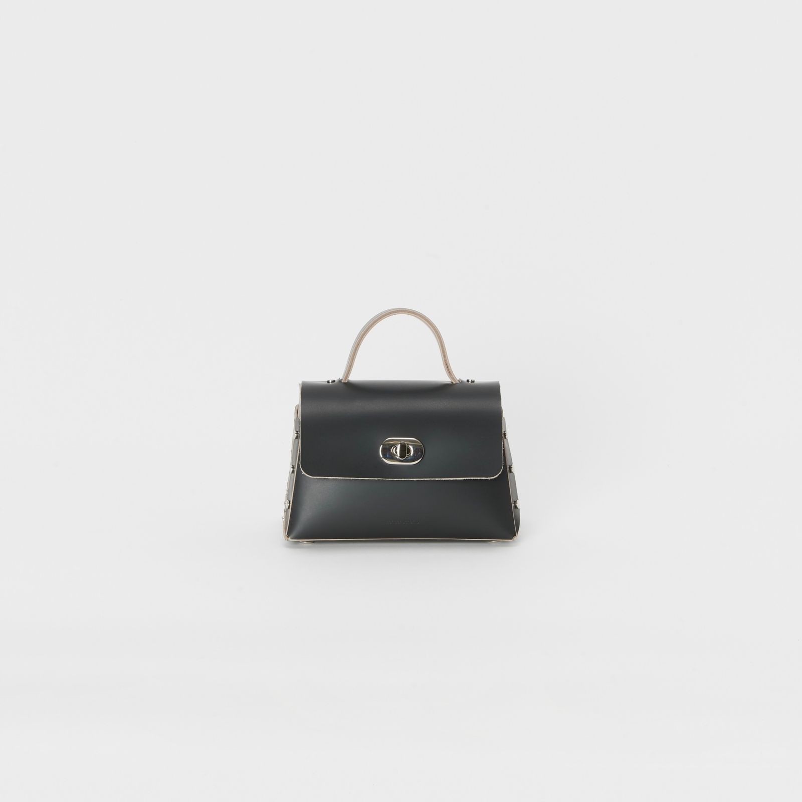 【次回入荷9月下旬予定】Assemble Hand Bag Flap_S(BLACK)