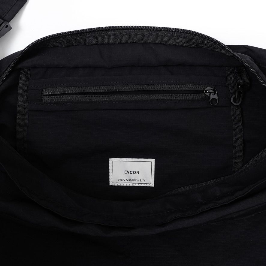 【残り一点】Big Nylon Shoulder Bag