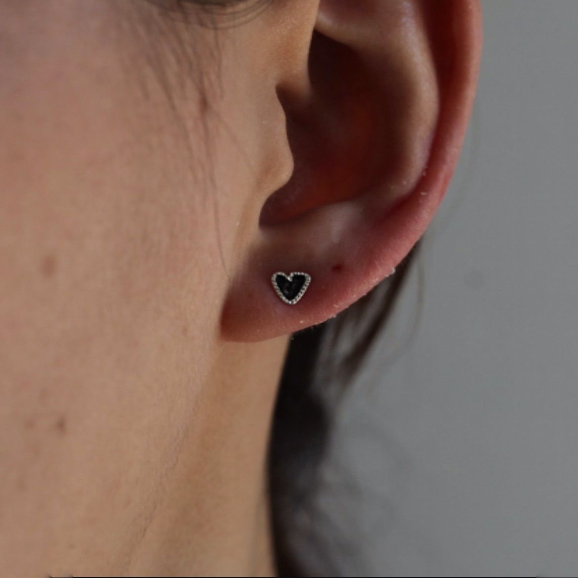 【残り一点】YU-KIN Tiny Heart Earrings(両耳用）