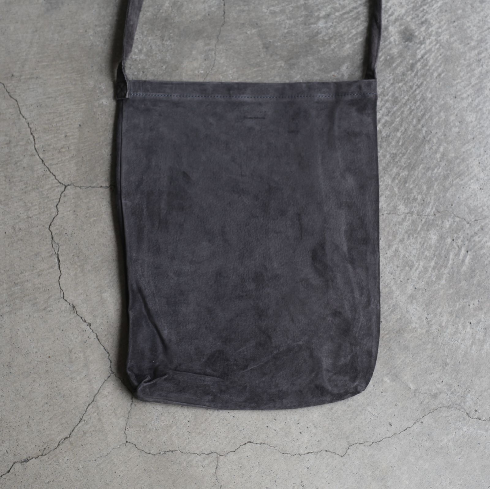 バッグ henderscheme pig shoulder big dark gray Hender Scheme pig shoulder big - ALPOA