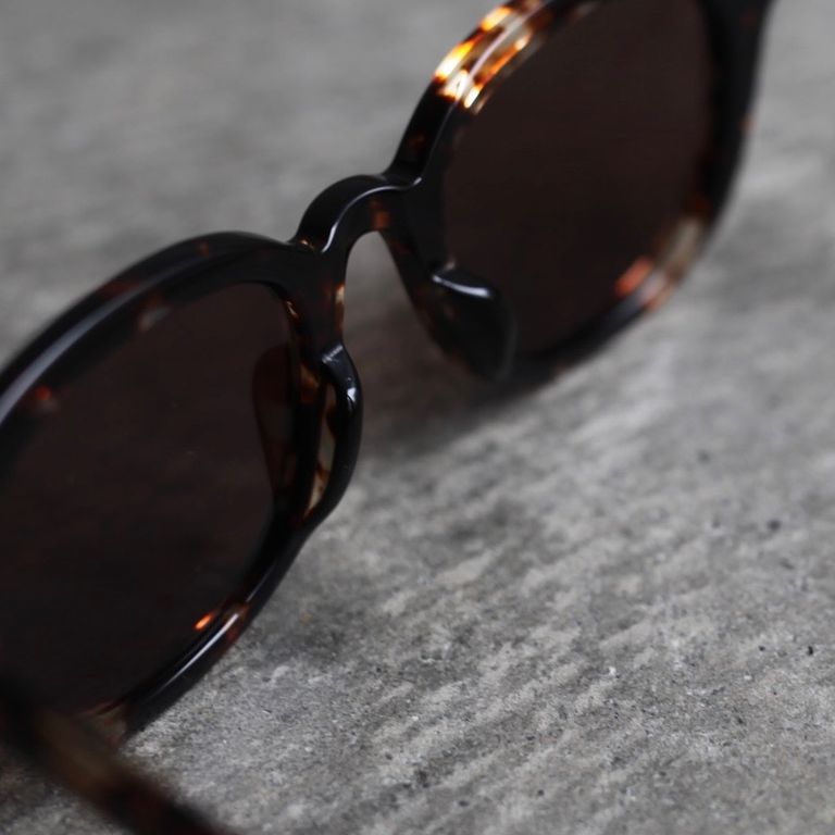 レンズ : CHOCO BROWN