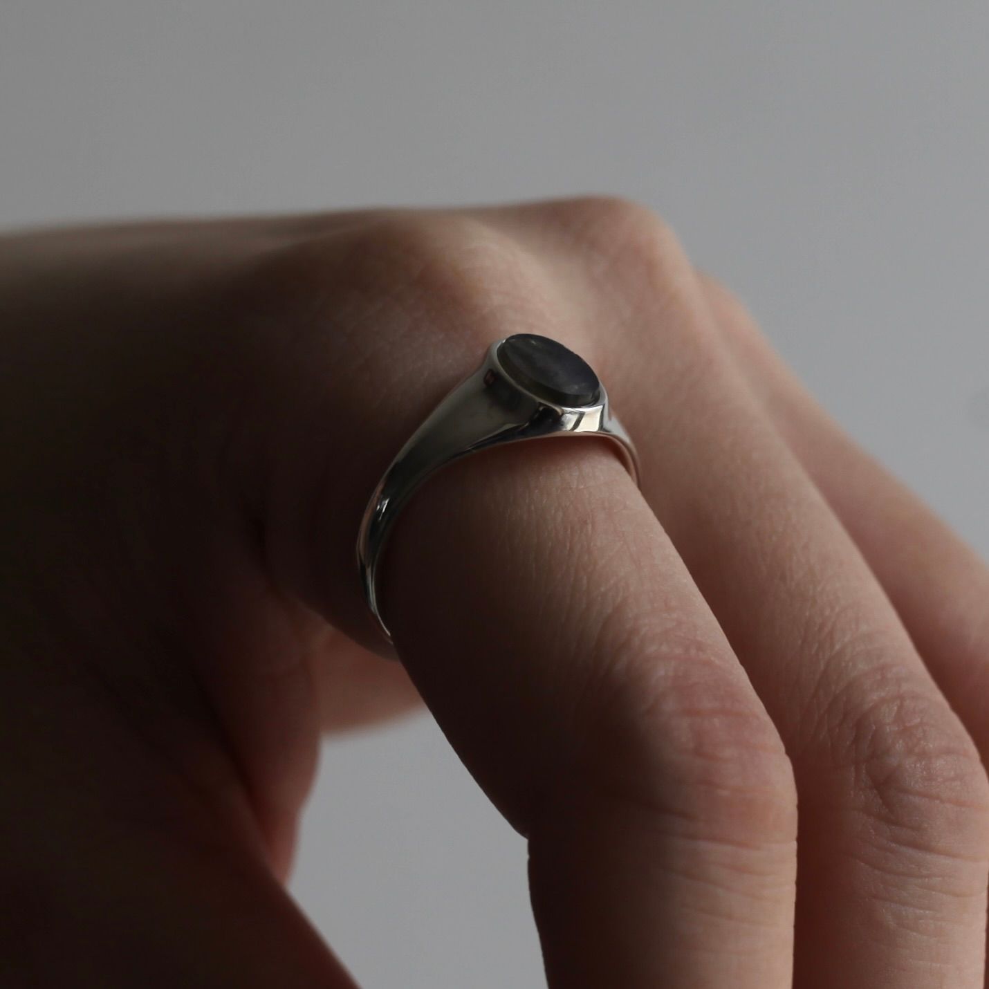 【残り一点】Signet Oval Ring S(LABRADORITE)